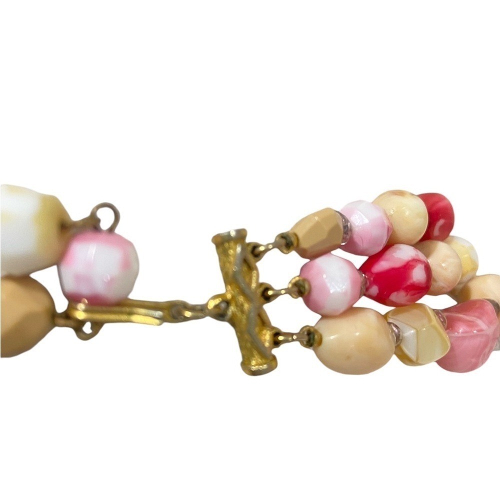 Vtg 60’s Hattie Carnegie 3 strand pink & beige multiple shape beads necklace - Picture 6 of 9